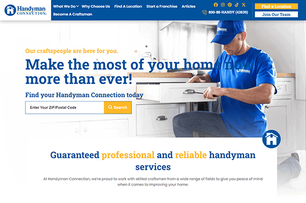 A handyman in blue uniform installs a drawer in a bright kitchen. Text promotes reliable handyman services and highlights how the best handyman websites help you find a trusted local professional.