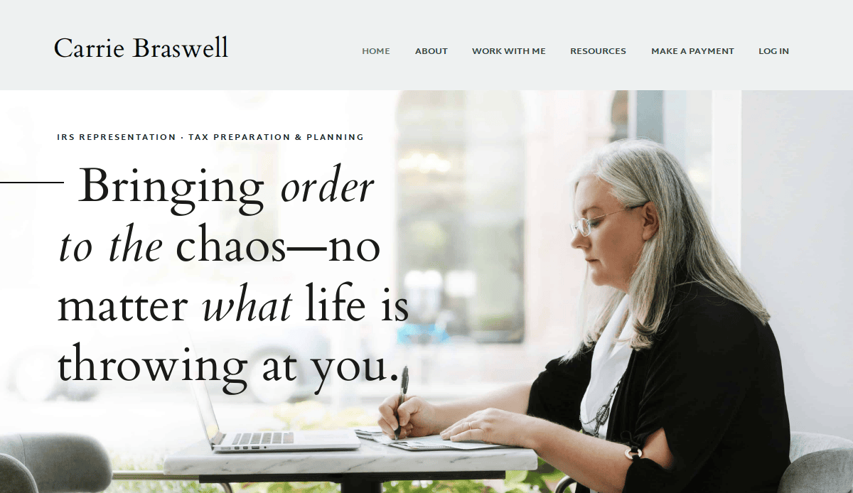 A woman with long gray hair and glasses sits at an outdoor table working on a laptop. Text beside her reads, Bringing high-performance order to the chaos—no matter what life is throwing at you.