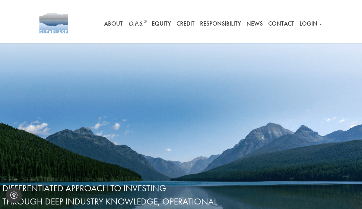 Panoramic view of a clear lake surrounded by forested mountains under a blue sky, with text overlay and a navigation menu at the top of the image.