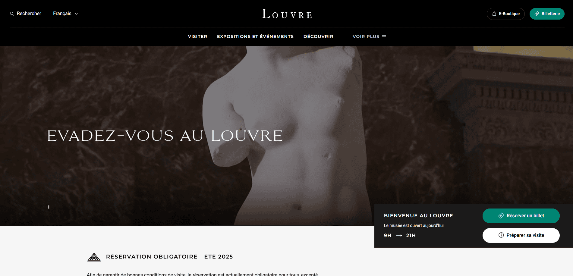 Homepage of the Louvre Museum website showing a marble statue of a headless, armless figure with the text Evadez-vous au Louvre overlaid. Navigation menus and ticket information are visible at the top.