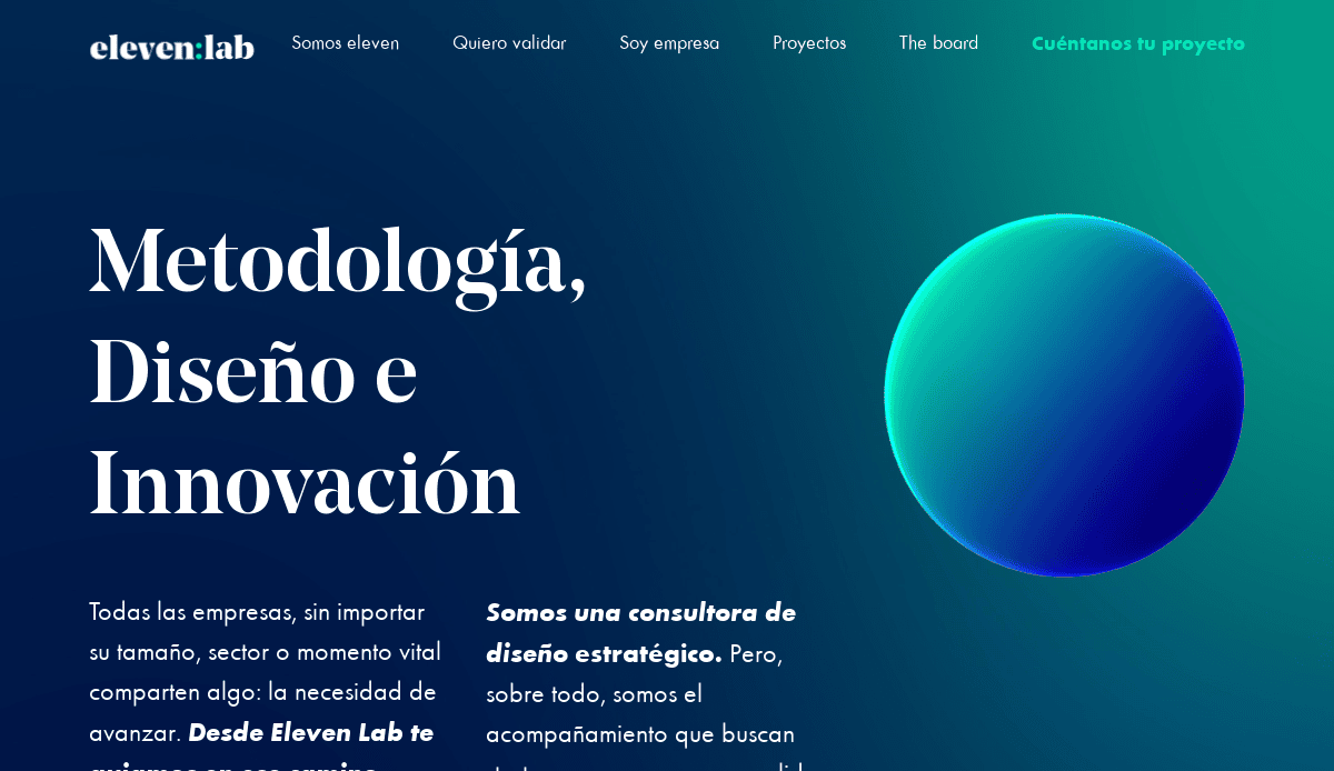 Website screenshot with a turquoise gradient background, white text reading Metodología, Diseño e Innovación, and a 3D blue-green sphere to the right—ideal inspiration for consultant website design to win clients. Menu options and company branding top the page.